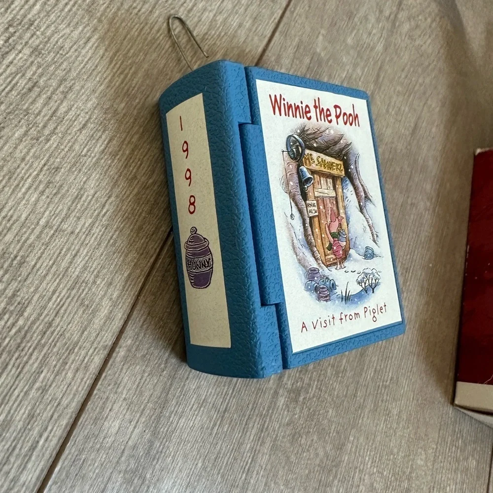 VTG Hallmark keepsake A Visit From Piglet winnie the pooh 1998 Ornament Disney